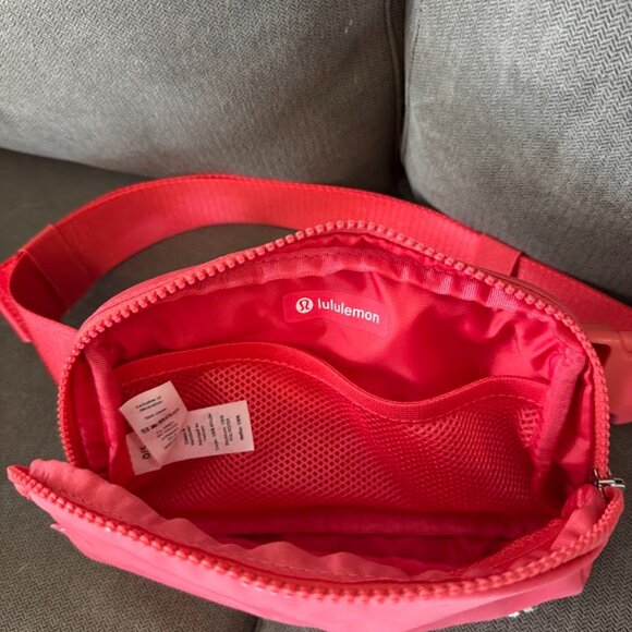 Everywhere Belt Bag 1L - Pale Raspberry - Picture 3 of 3